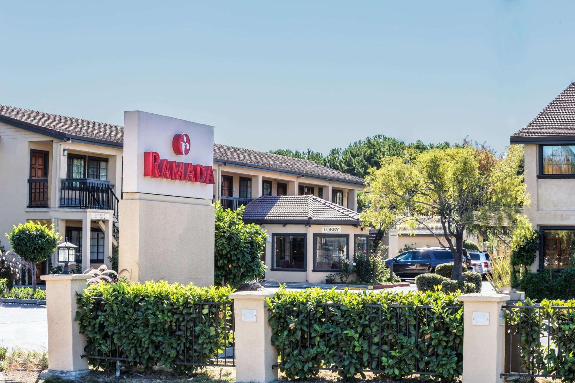 Ramada By Wyndham Mountain View Hotel Exterior foto